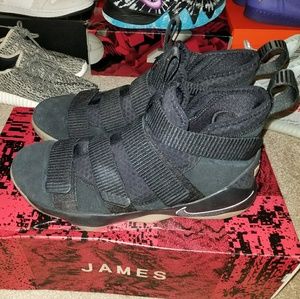 💎LeBron Soldier 11💎EUC💎Closet Cleanout💎